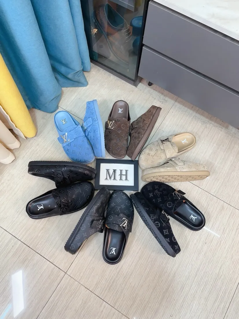 Men's Men's Shoes 💰400🌸🌸🌸🌸LV Easy 2025 new men's casual sandals and slippers, made of suede cow leather, with Monogram pattern to highlight the trendy style. Adjustable straps illuminated with LV letters, while a resilient insole and micro outsole provide lightweight comfort. Made of suede cow leather with embossed Monogram pattern and brand element metal hardware✅Adjustable straps➕Tough insole‼ ️Micro outsole. Comfortable and easy to wear‼ ️ size：38-45